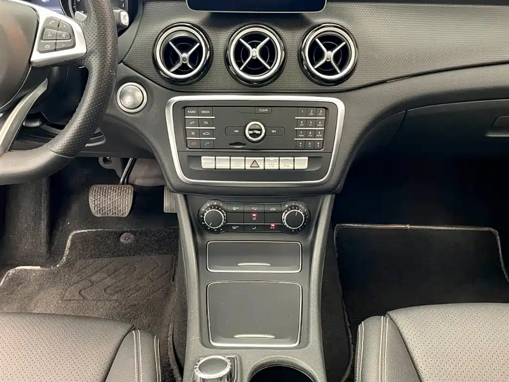 Mercedes-Benz GLA 2019 GLA 200 Dynamic фото 9