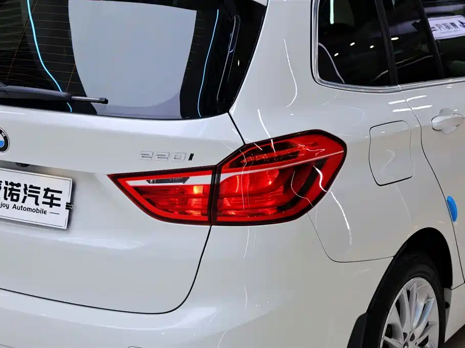 BMW 2 Series Gran Tourer 2019 220i Leading фото 15