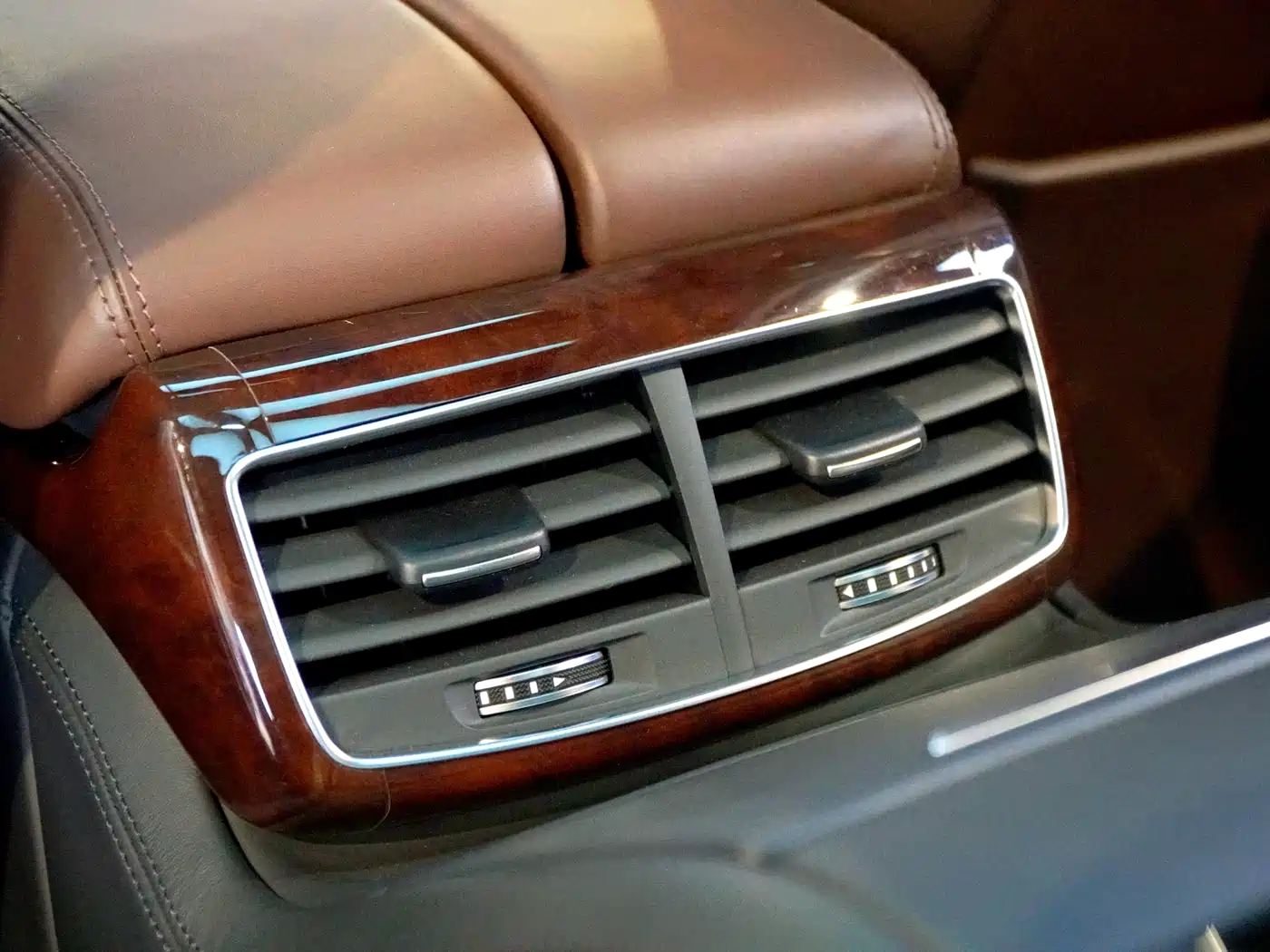 Audi A8 2012 A8L 45 TFSI quattro Luxury фото 15
