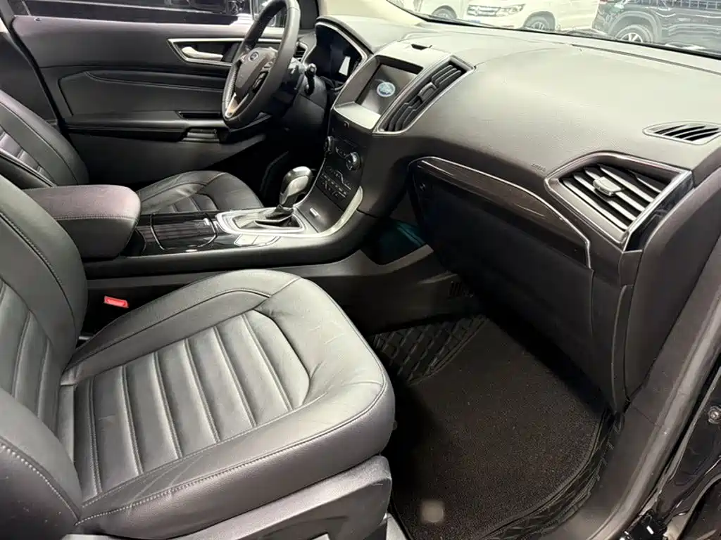 Фото 10 - Ford Edge