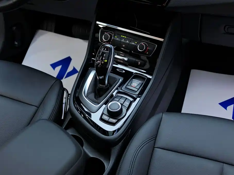 BMW 2 Series Gran Tourer 2019 220i Leading фото 21