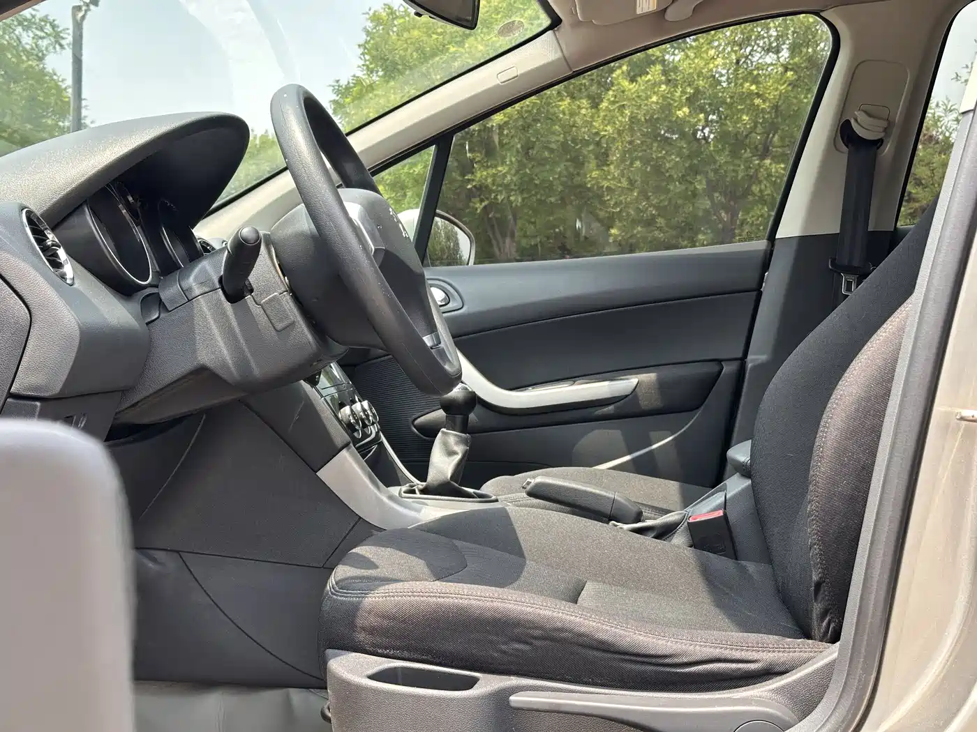Photo 8 - Peugeot 408