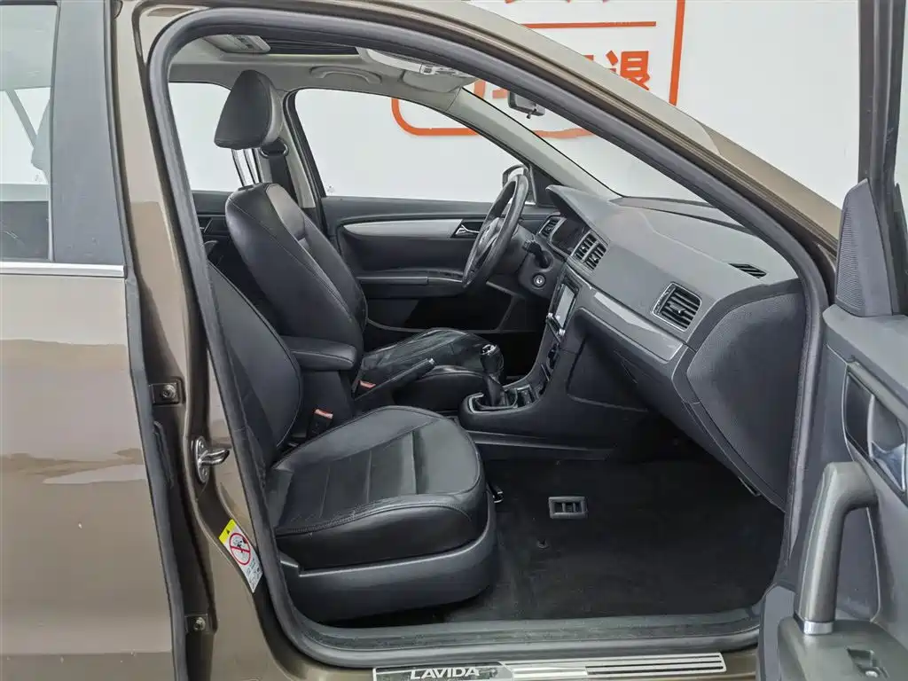Volkswagen Lavida Tour 2013 1.6L Manual Comfort фото 23