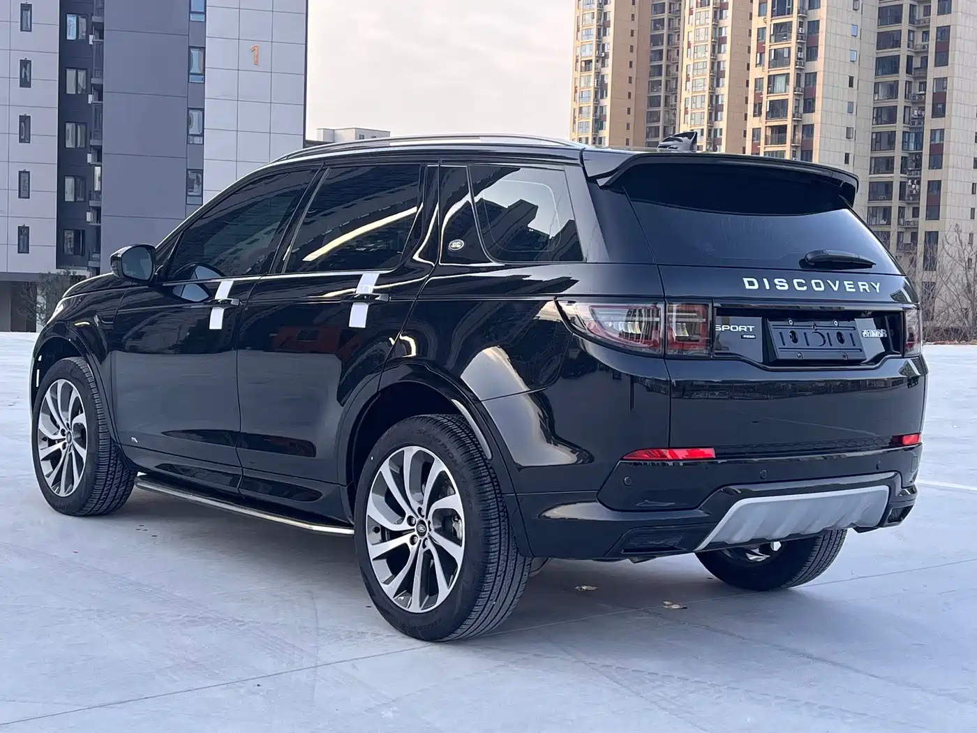 Land Rover Discovery Sport 2022 249PS Metropolis Edition 5-Seater фото 5