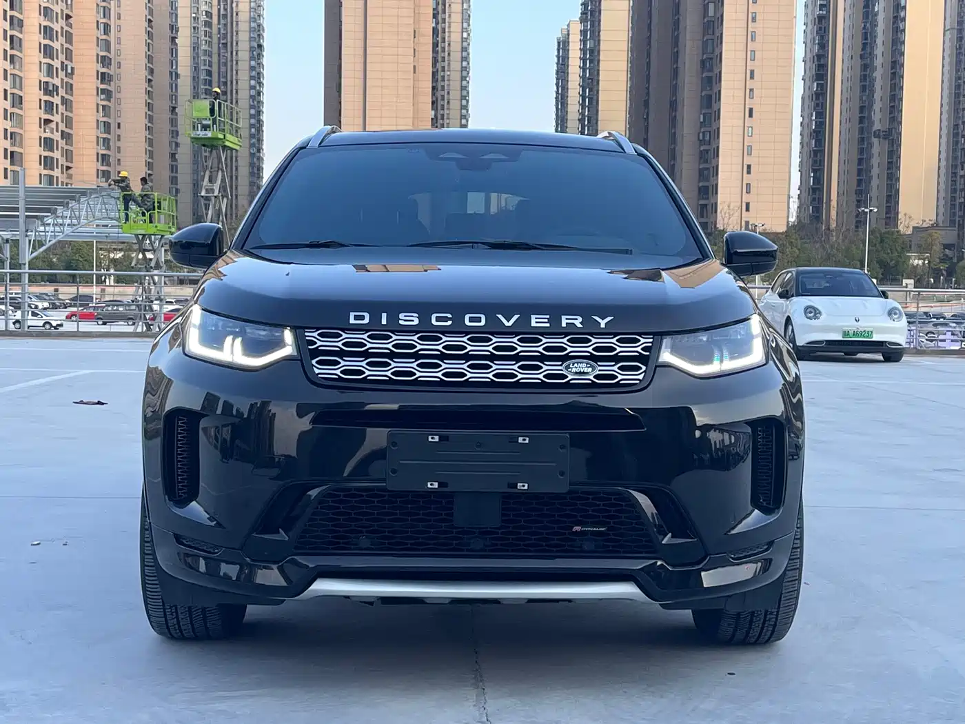 Land Rover Discovery Sport 2022 249PS Metropolis Edition 5-Seater фото 2