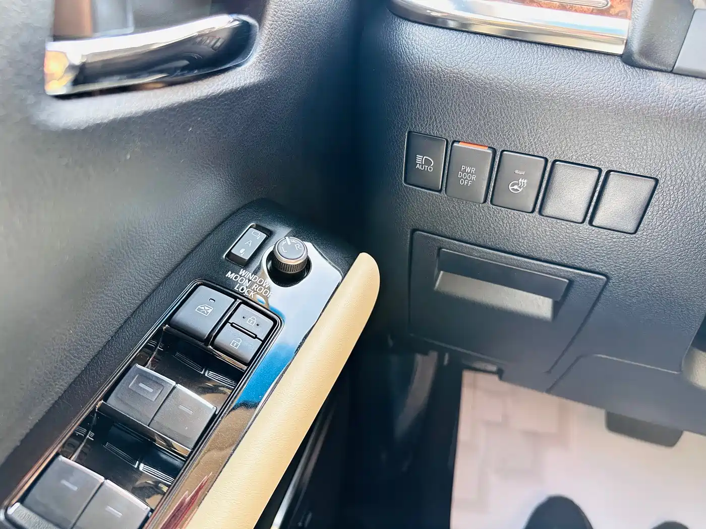 Toyota Alphard 2021 Hybrid 2.5L Luxury фото 14