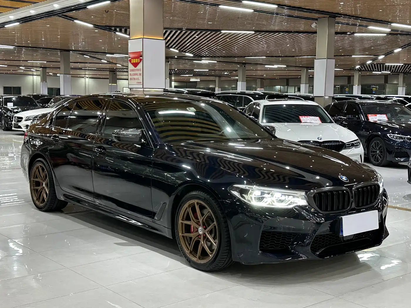 BMW 5 Series 2020 530Li Exclusive M Sport Package фото 3