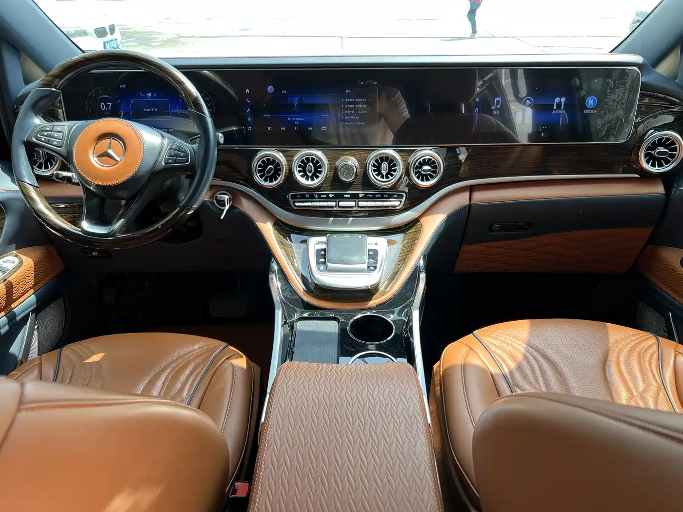 Mercedes-Benz Vito 2023 2.0T Business 7-Seater фото 7