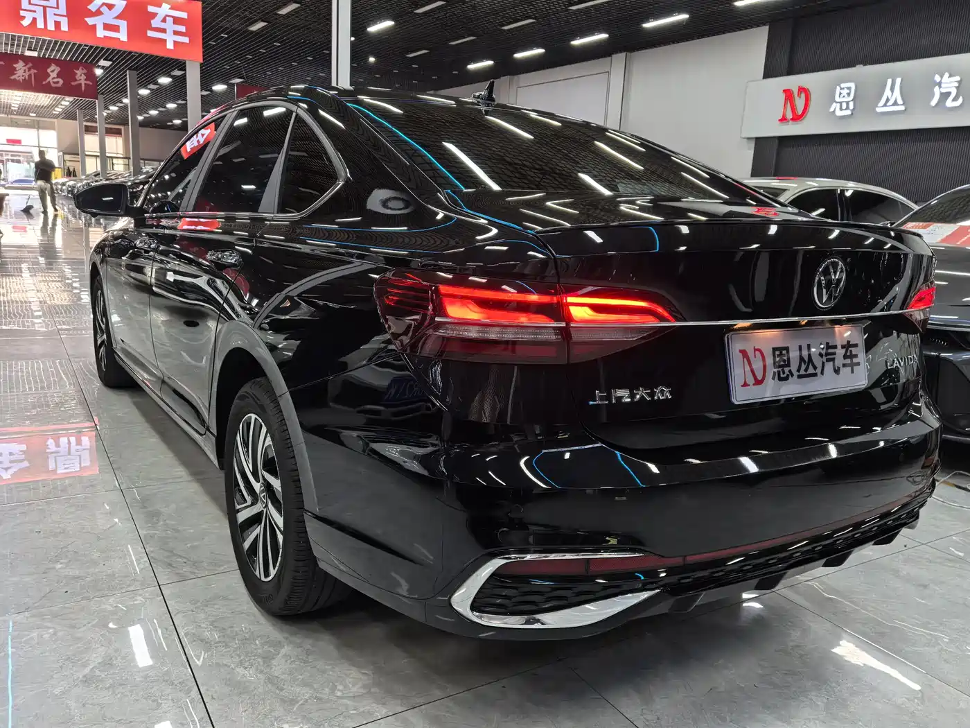 Volkswagen Lavida 2024 Model 300TSI DSG Starlight Leading Edition фото 14
