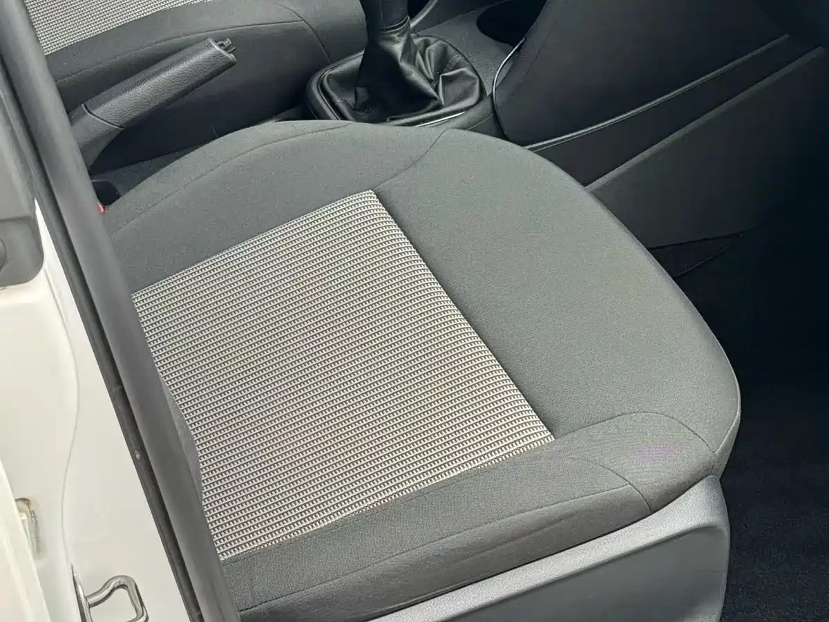 Volkswagen Polo 2016 1.4L Manual Trend фото 8