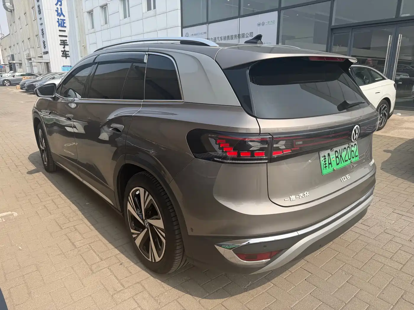 VOLKSWAGEN ID.6 CROZZ