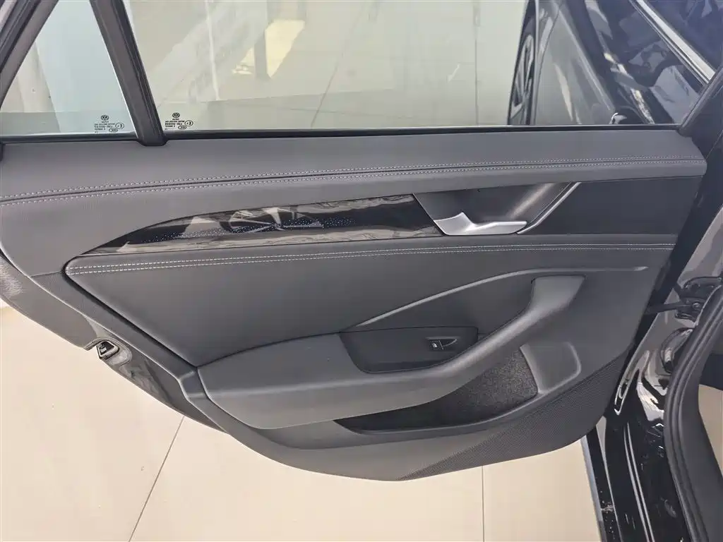 Volkswagen Magotan 2024 300TSI DSG Premium Edition (Eye-catching Package) фото 14