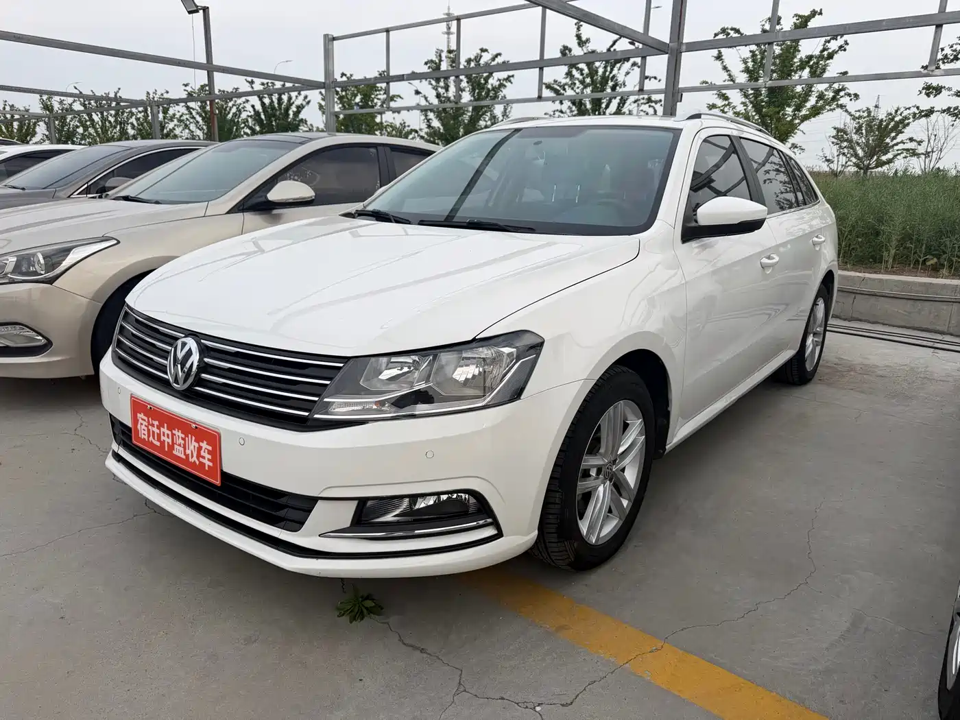 Volkswagen Lavida Tour 2015 1.6L Automatic Comfort Edition