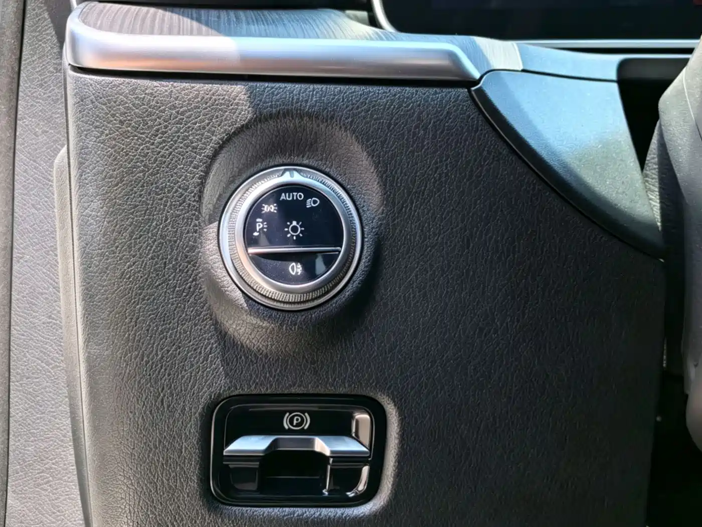 Mercedes-Benz C-Class 2023 C 200 L Sport фото 16