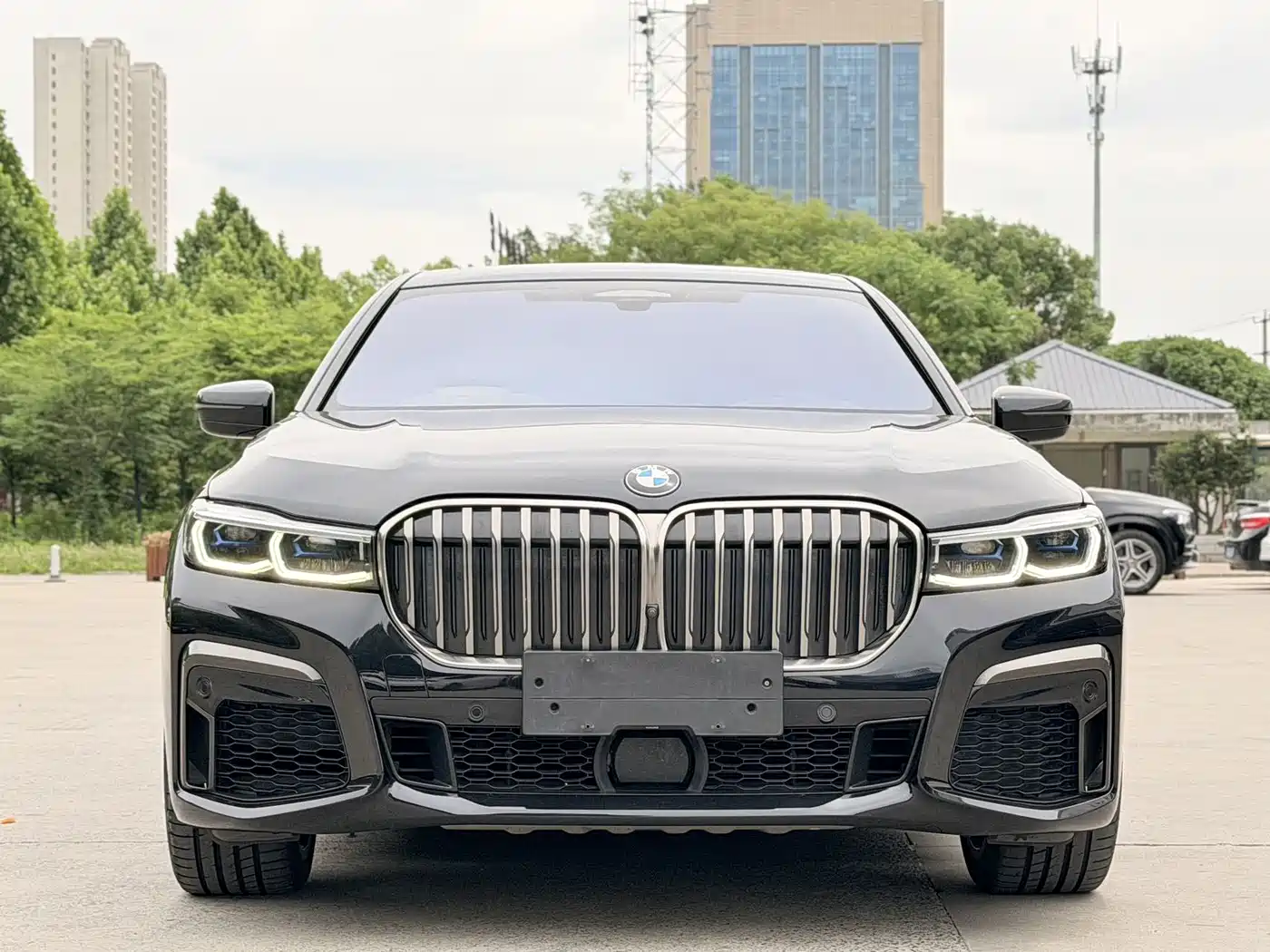 BMW 7 Series 2019 Facelift 740Li xDrive Executive M Sport Package фото 2