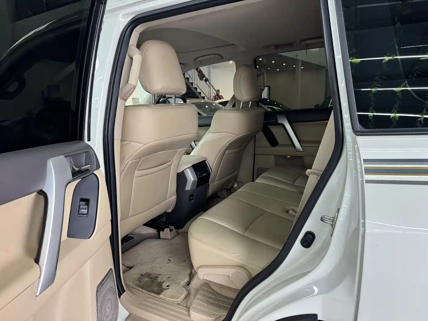 Toyota Prado 2010 4.0L Automatic TX-L фото 8