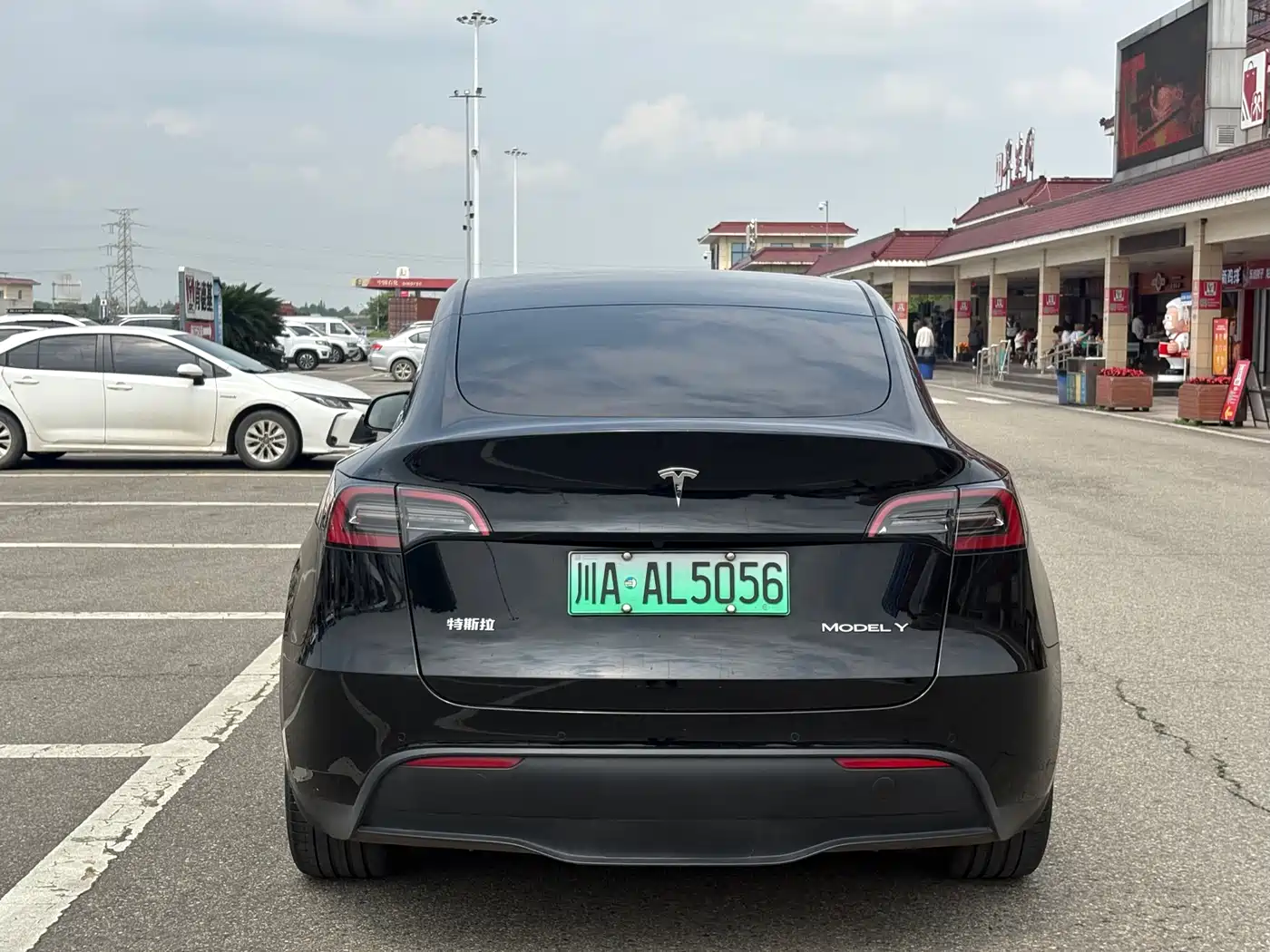 TESLA MODEL Y