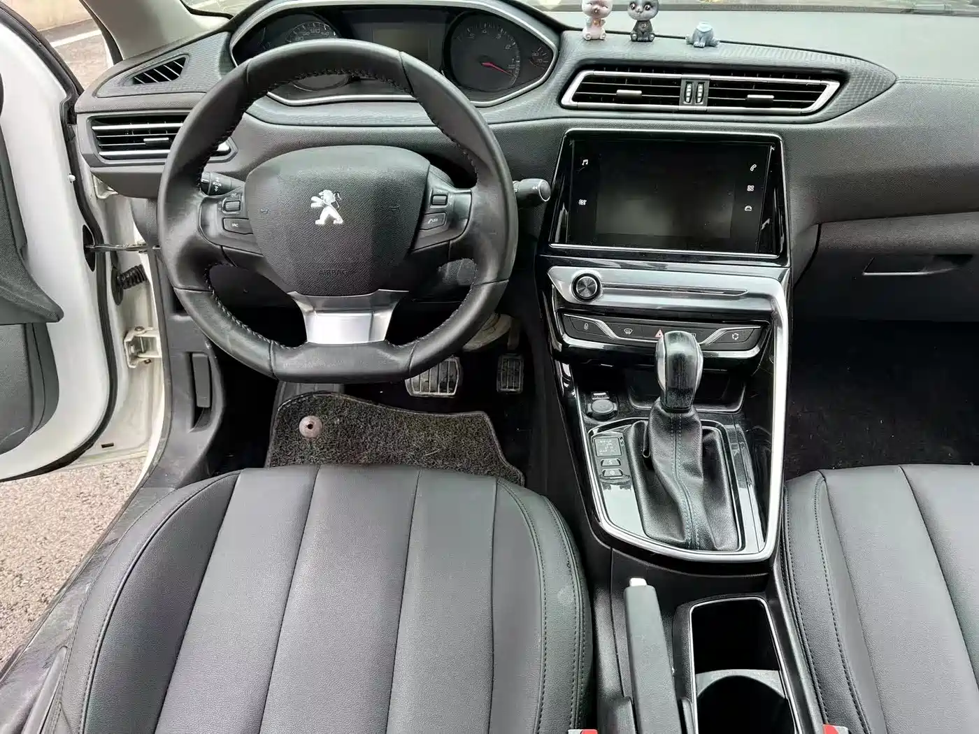 Peugeot 308 2019 1.6L Automatic Luxury Version China V фото 7