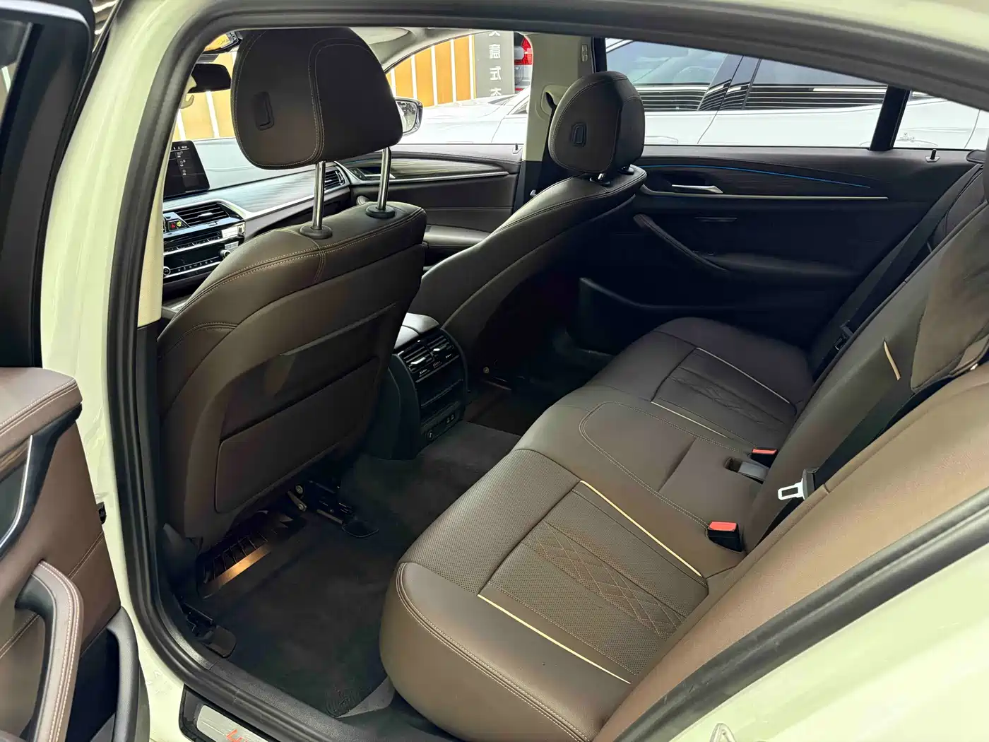 BMW 5 Series New Energy 2021 535Le M Sport Package фото 6