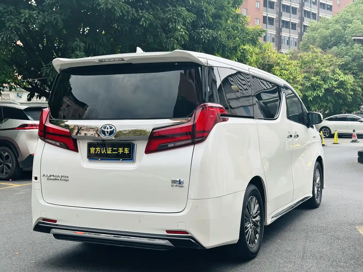 Toyota Alphard 2021 Hybrid 2.5L Ultimate фото 4