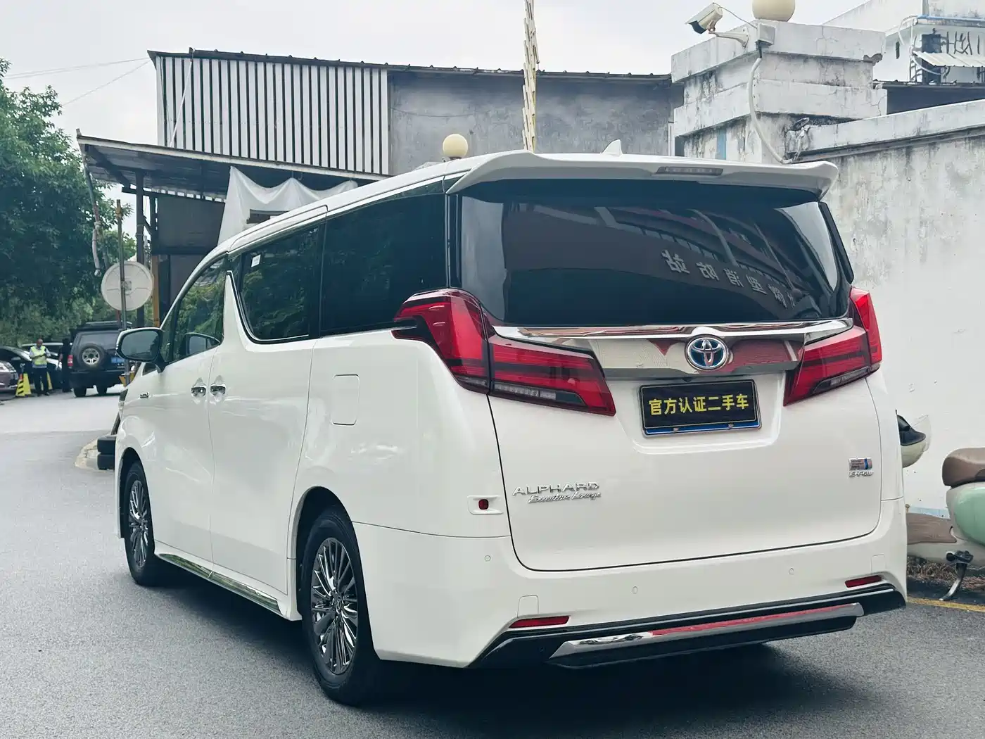 Toyota Alphard 2021 Hybrid 2.5L Ultimate фото 6