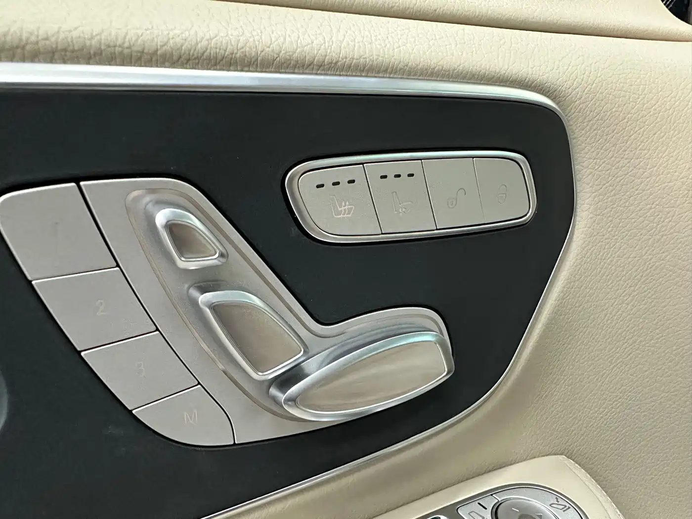 Mercedes-Benz V-Class 2024 V 300 L Long Wheelbase Luxury Edition фото 7