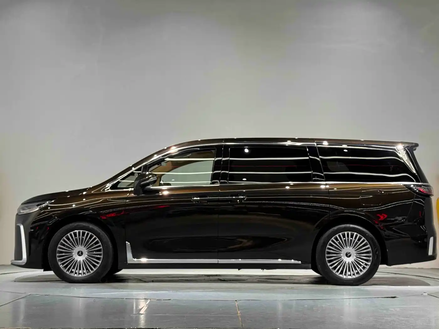 Voyah Auto Voyah Dreamer 2025 PHEV 4WD Kunpeng Premium Edition фото 17