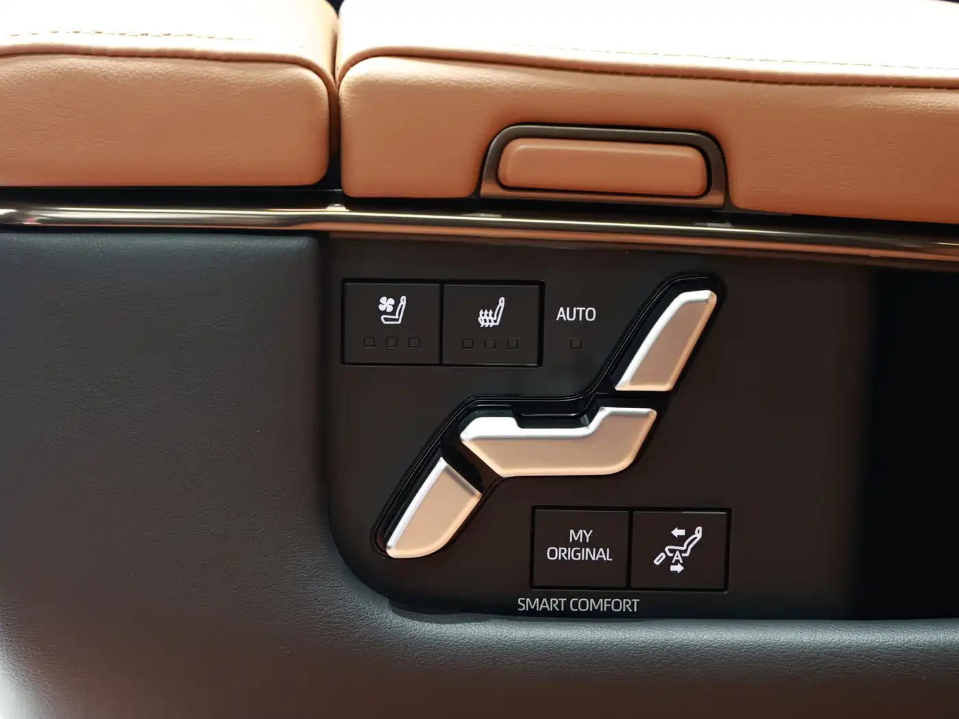 Toyota Vellfire 2024 Crown Hybrid 2.5L Executive Premium Edition фото 24