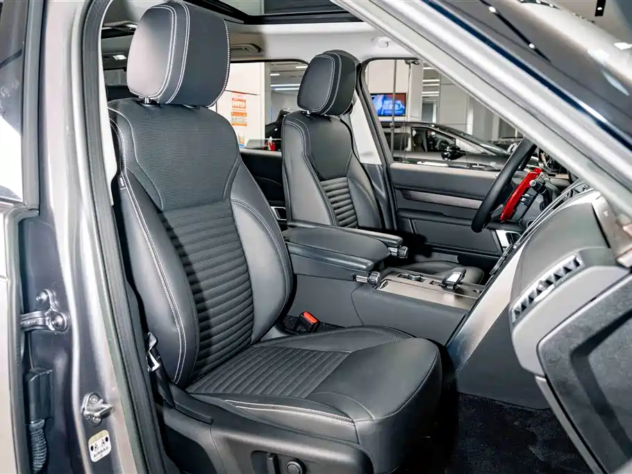 Land Rover Discovery 2023 300PS S фото 20