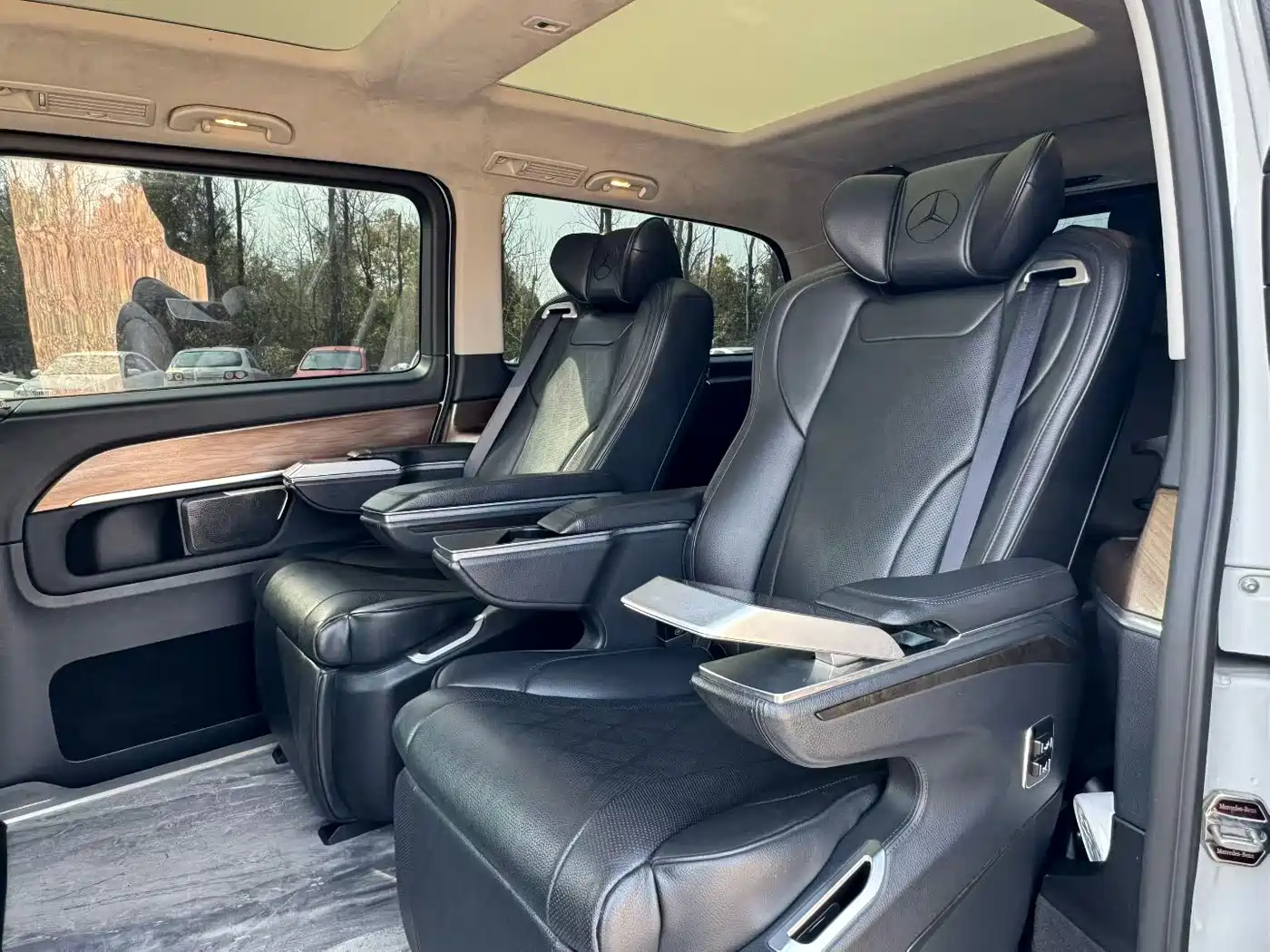 Mercedes-Benz V-Class 2022 V 260 L Long Wheelbase Luxury Edition фото 7