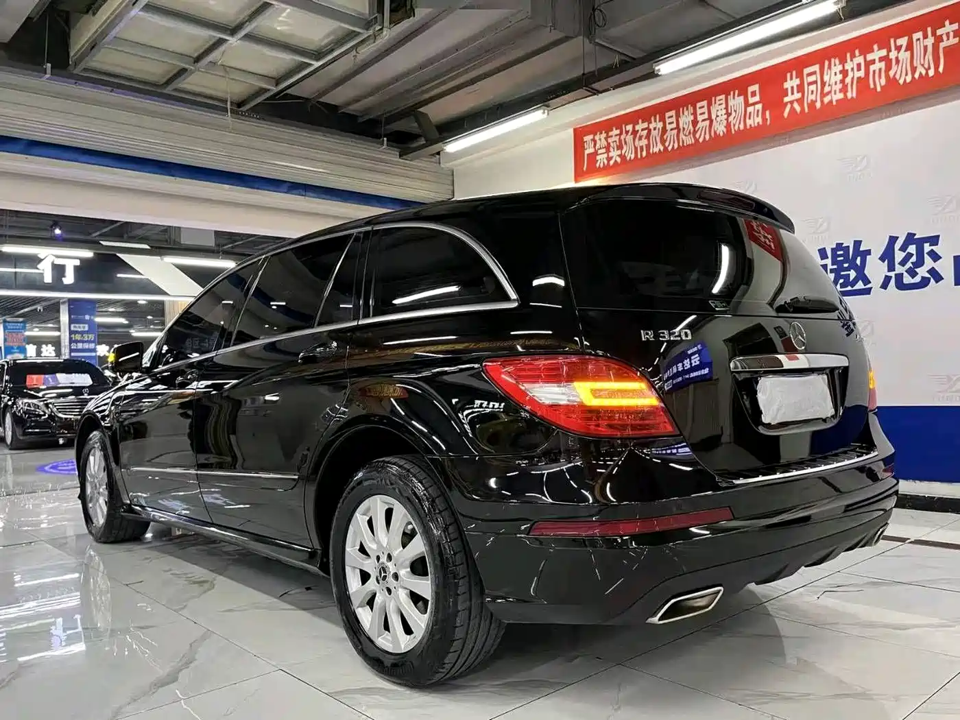 Mercedes-Benz R-Class 2017 R 320 4MATIC Business Collector's Edition фото 3