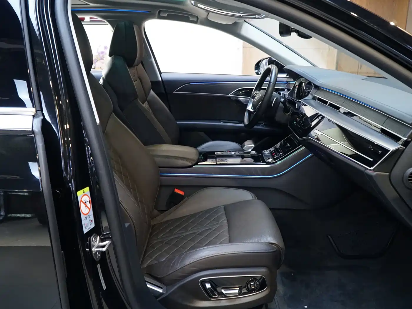 Audi A8 2022 A8L 50 TFSI quattro Comfort Collector's Edition фото 10