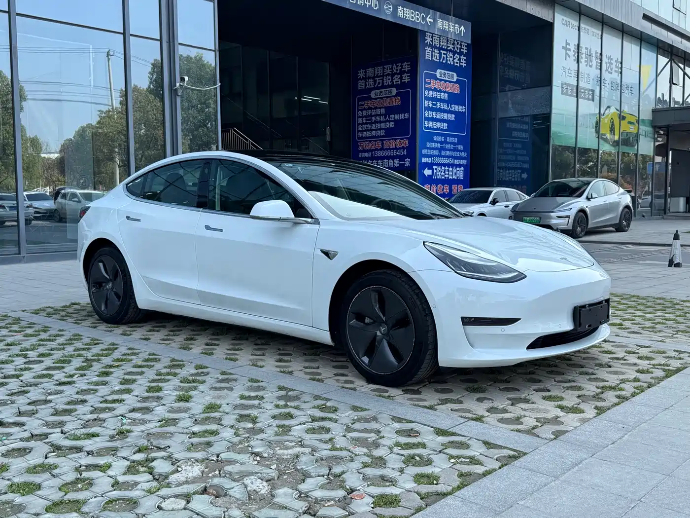 TESLA MODEL 3
