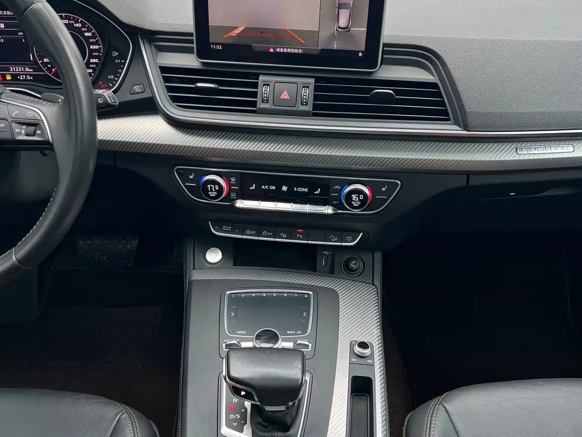 Фото 8 - Audi Q5L