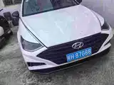 Photo 2 - Hyundai Sonata