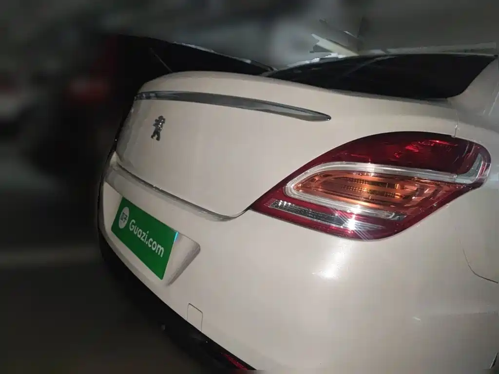 Peugeot 308 2014 Model Joy Edition Classic 1.6L Automatic Superior Style фото 4