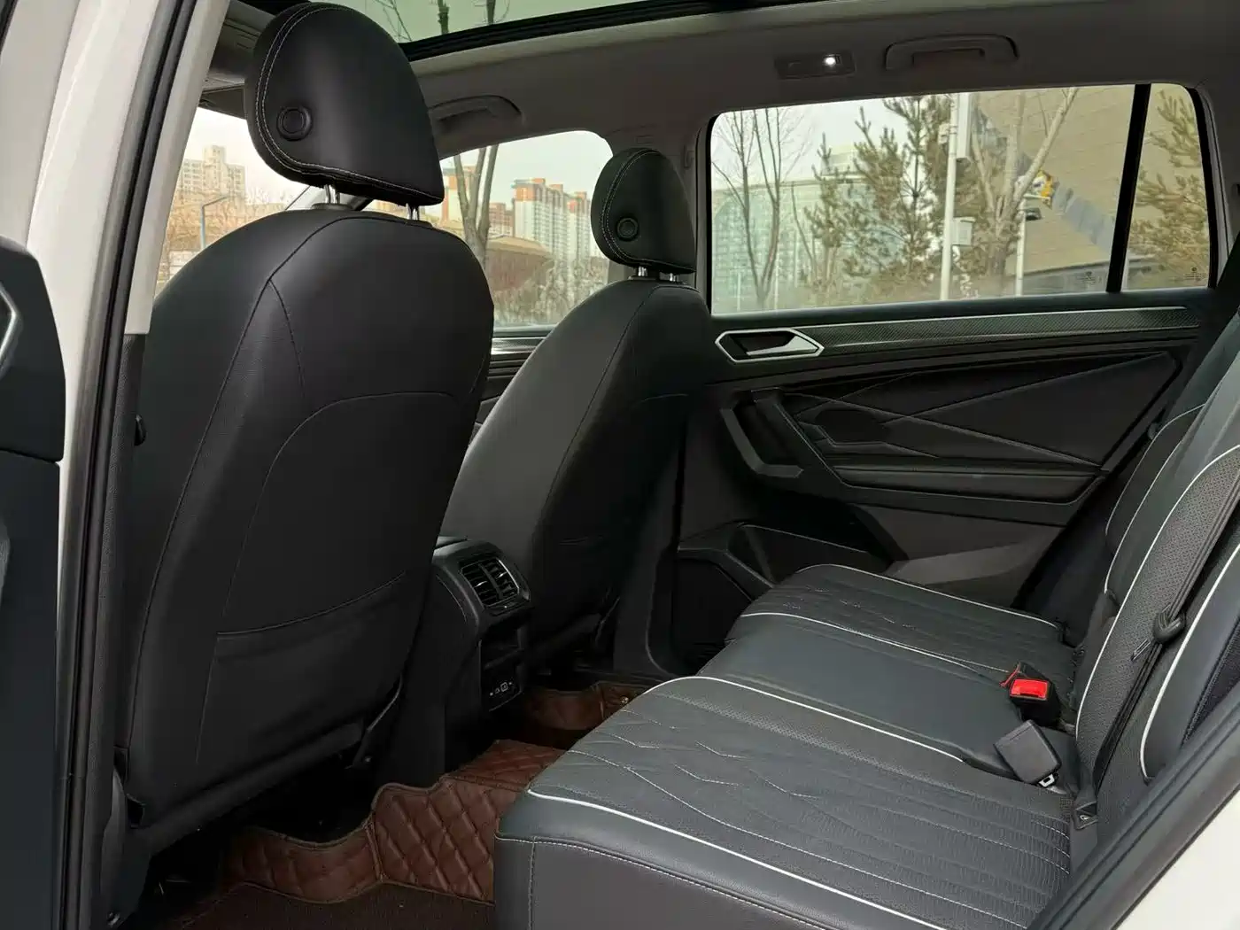Volkswagen Tiguan L 2022 330TSI Auto 2WD R-Line Premium Edition фото 9