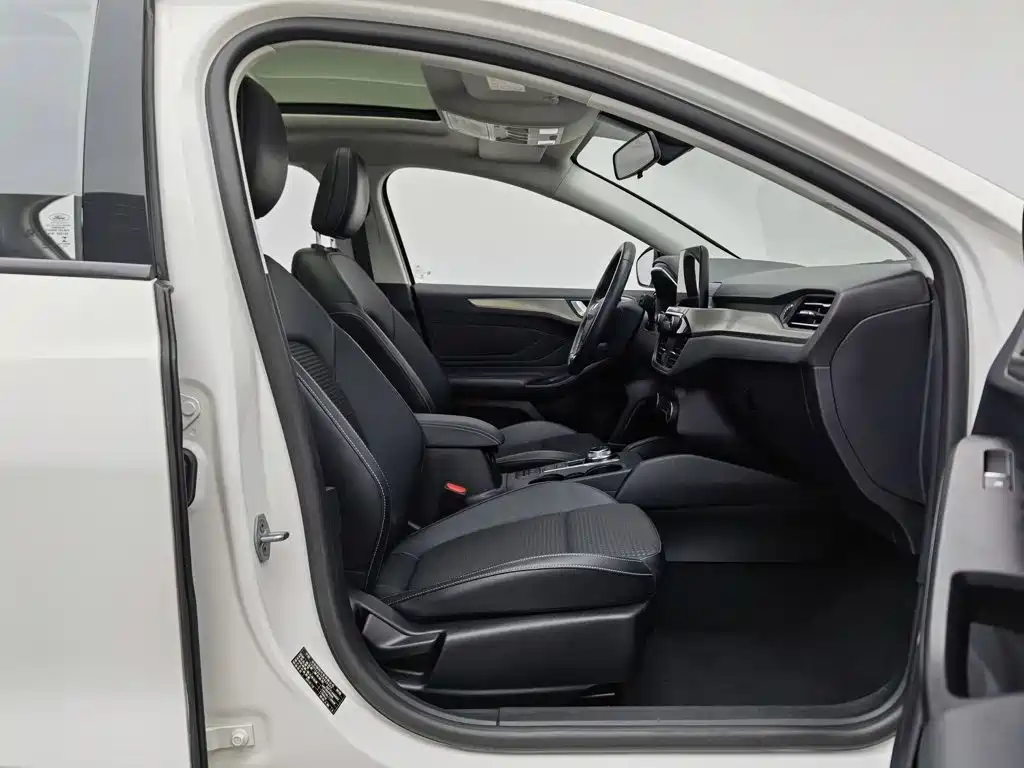 Фото 23 - Ford Focus
