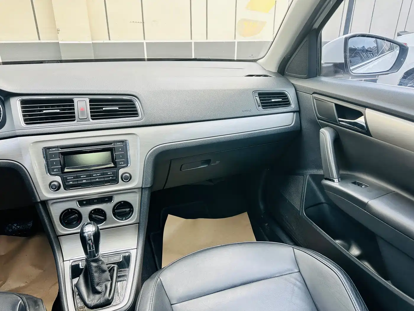 Volkswagen Lavida 2013 Facelift Classic 1.6L Automatic Comfort фото 14