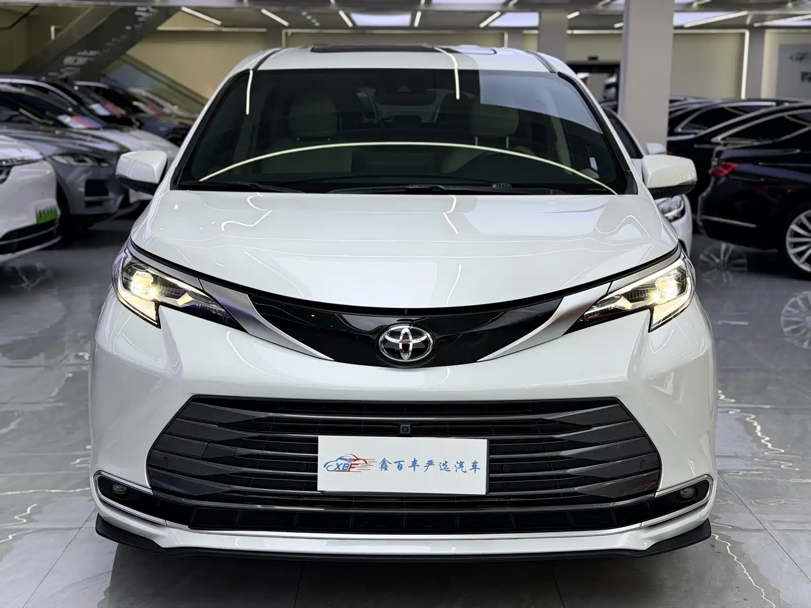 Фото 2 - Toyota Sienna