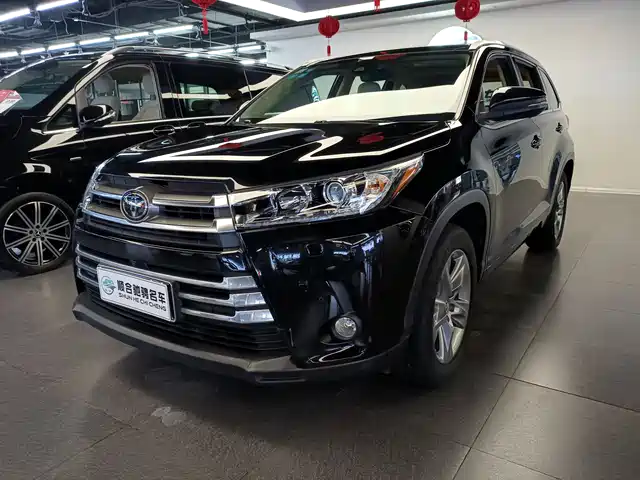 TOYOTA HIGHLANDER