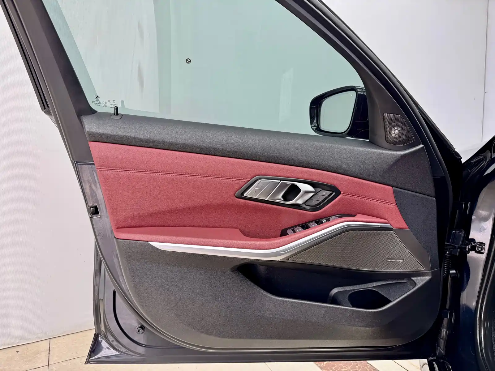 Photo 8 - BMW 3 Series