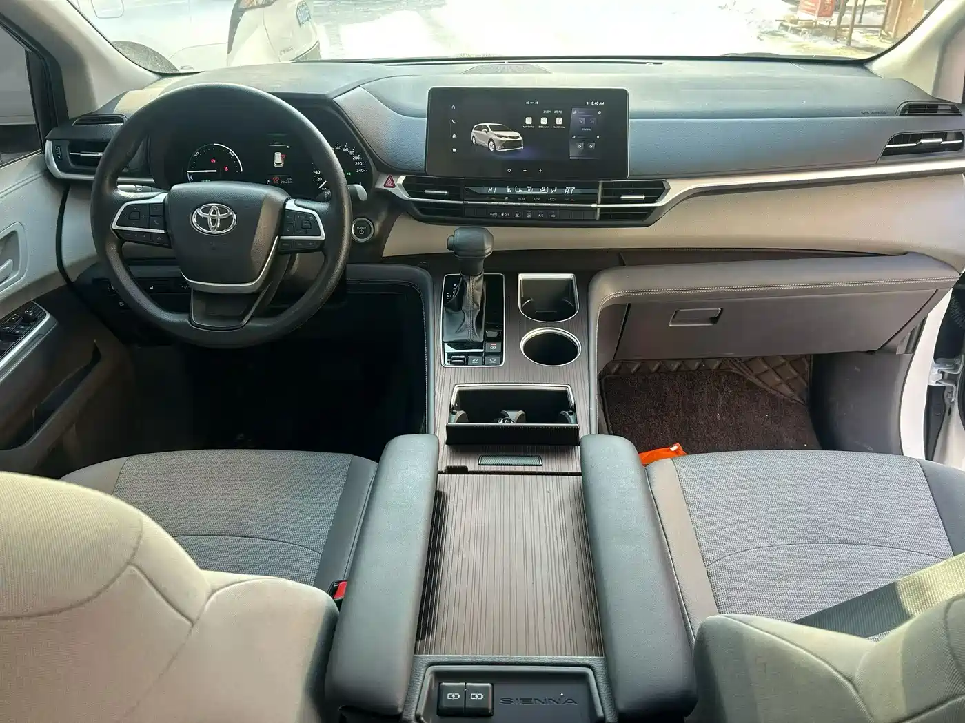 Toyota Sienna 2024 2.5L Hybrid Comfort Edition фото 8
