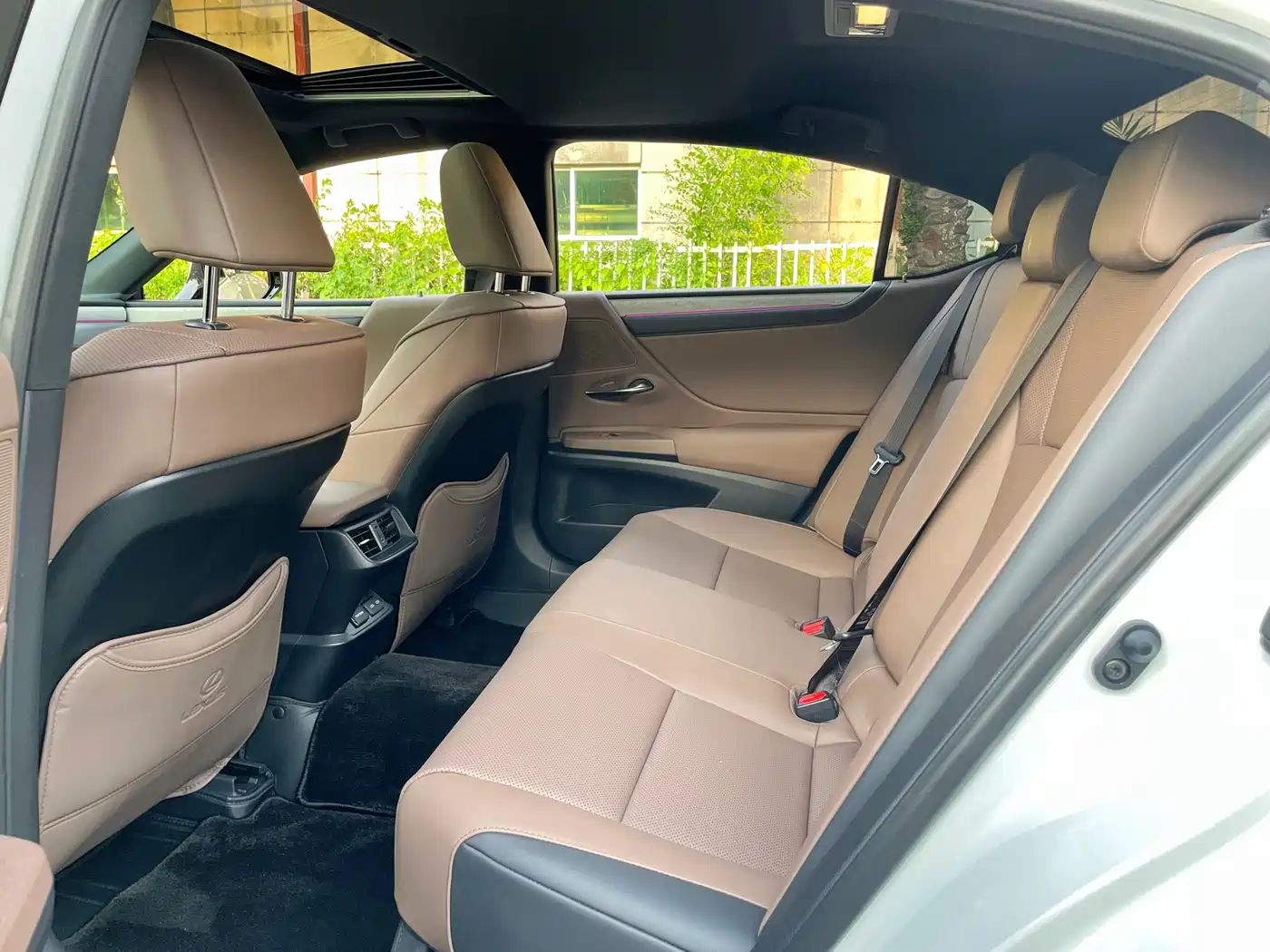 Lexus ES 2025 200 Ultimate Edition фото 6