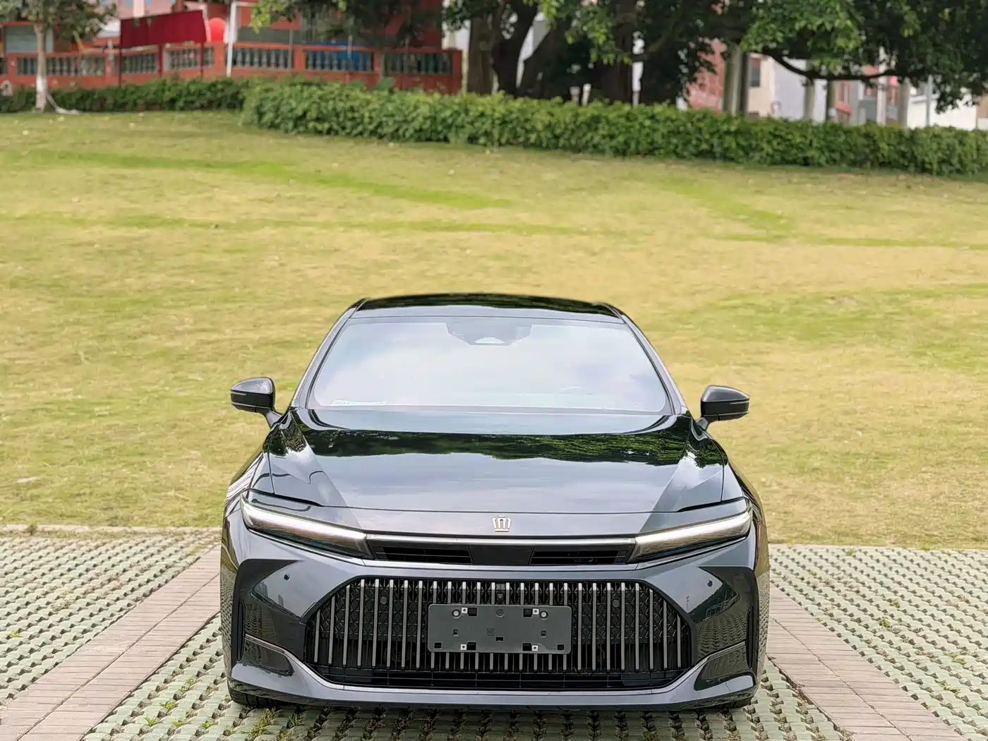 Toyota Crown (Import) 2024 2.5L Ultimate Edition фото 2