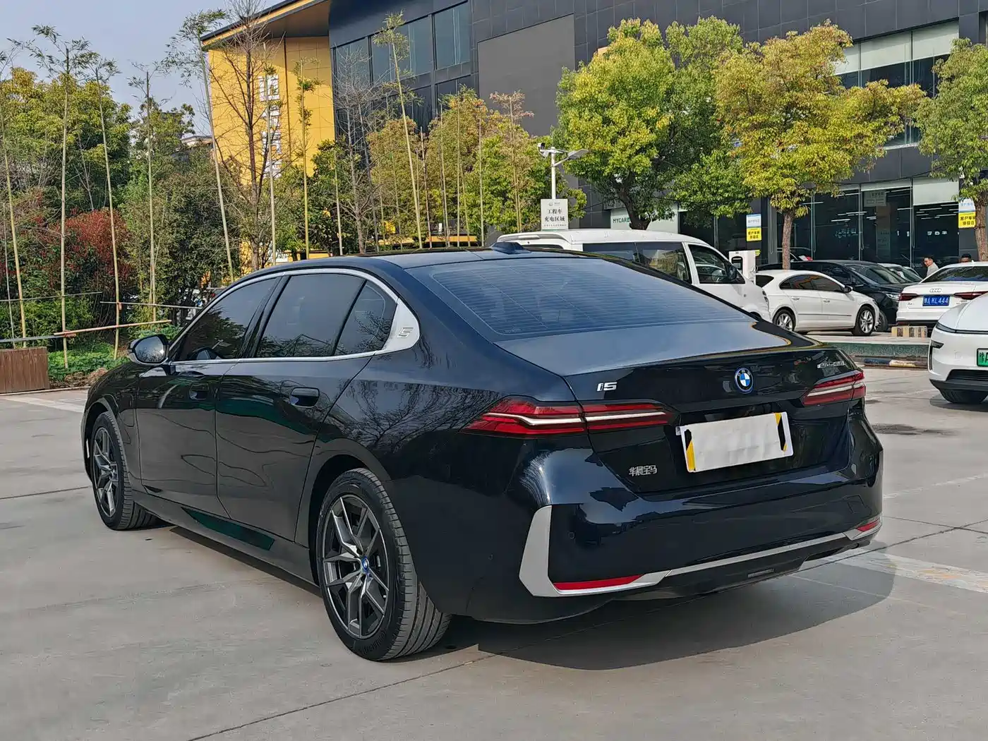 BMW I5