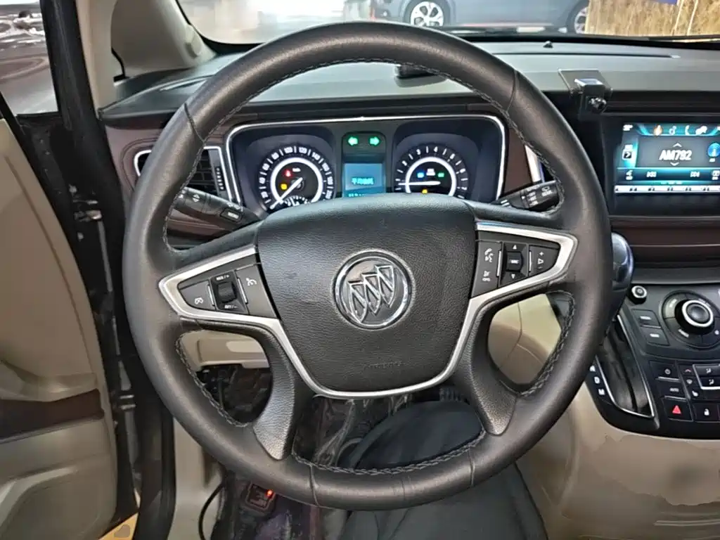 Фото 11 - Buick GL8