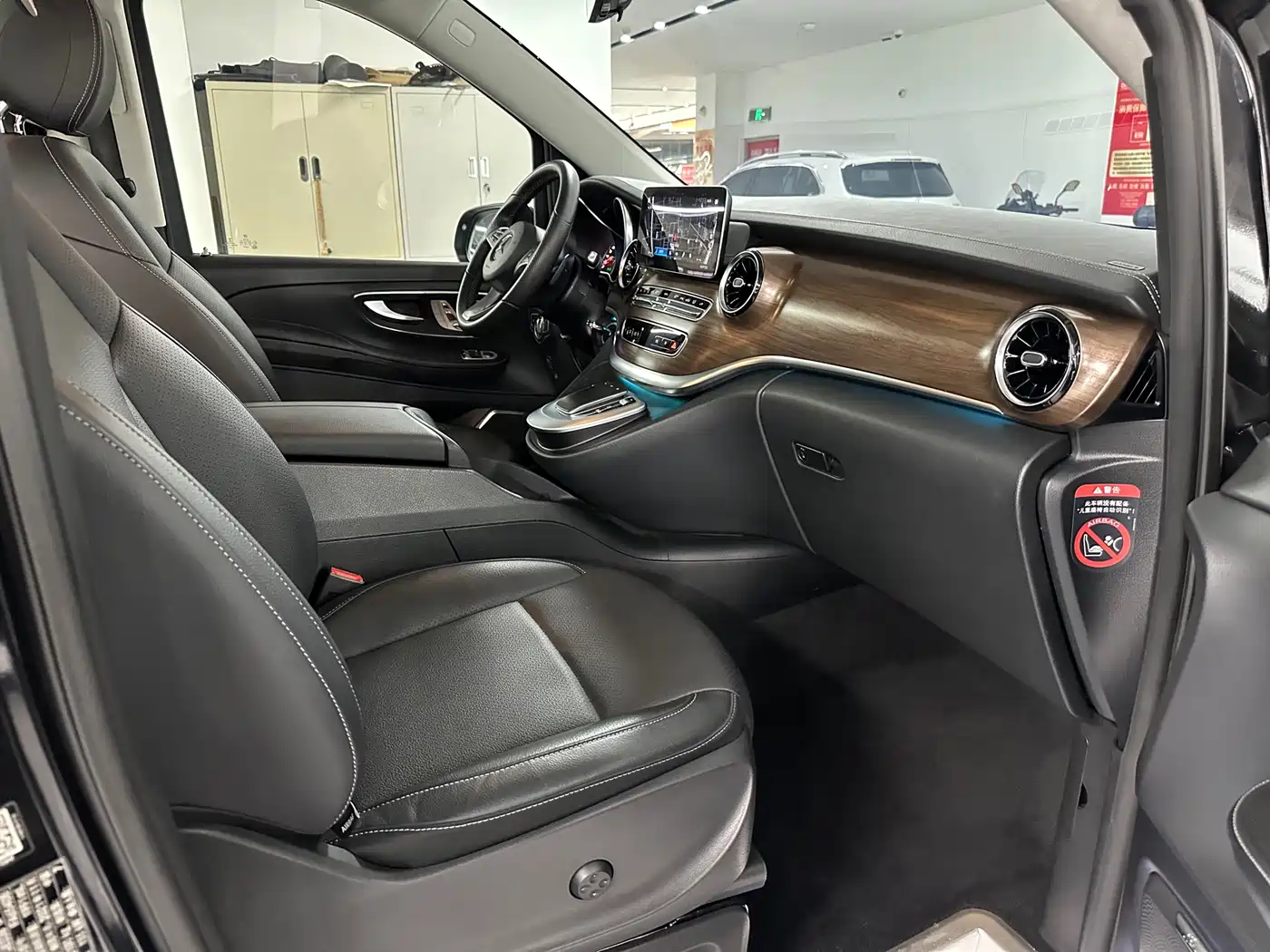 Mercedes-Benz V-Class 2022 V 260 L Long Wheelbase Luxury Edition фото 21