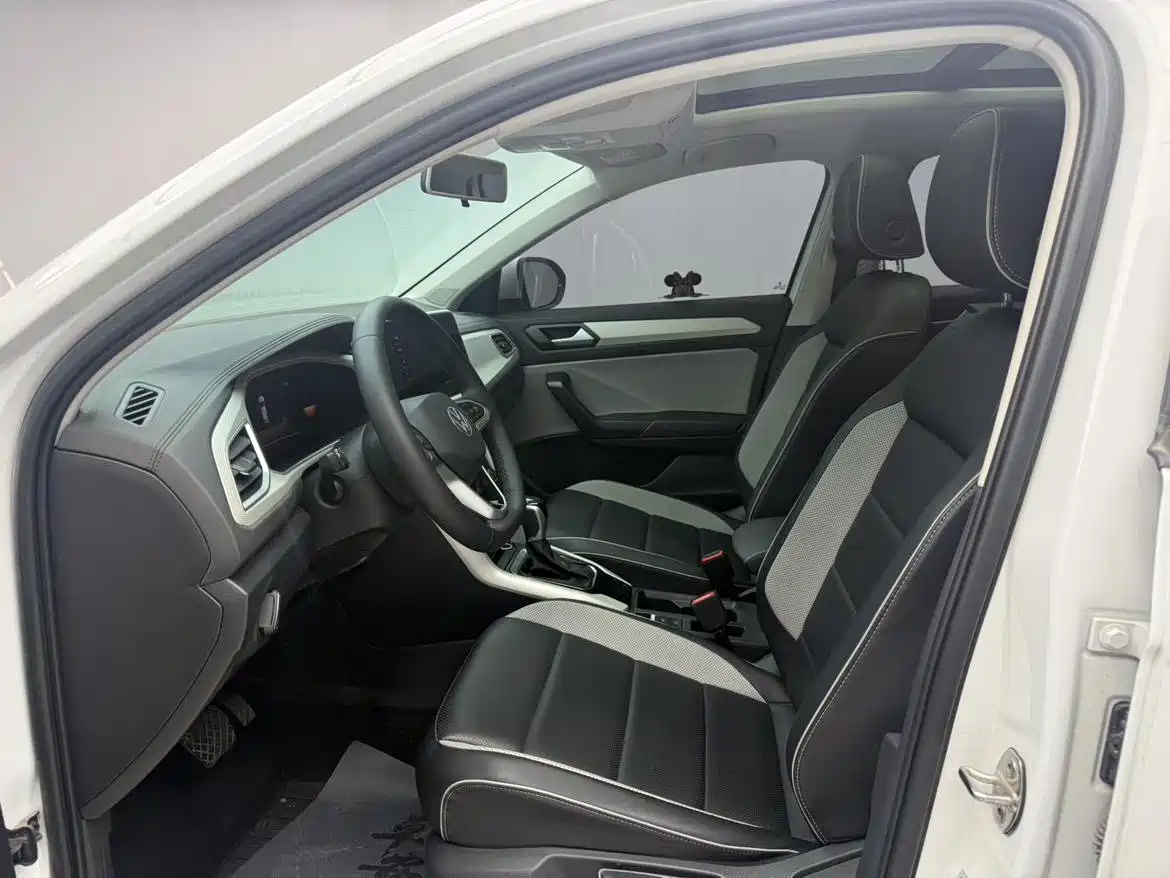 VOLKSWAGEN T ROC EXPLORING SONGS