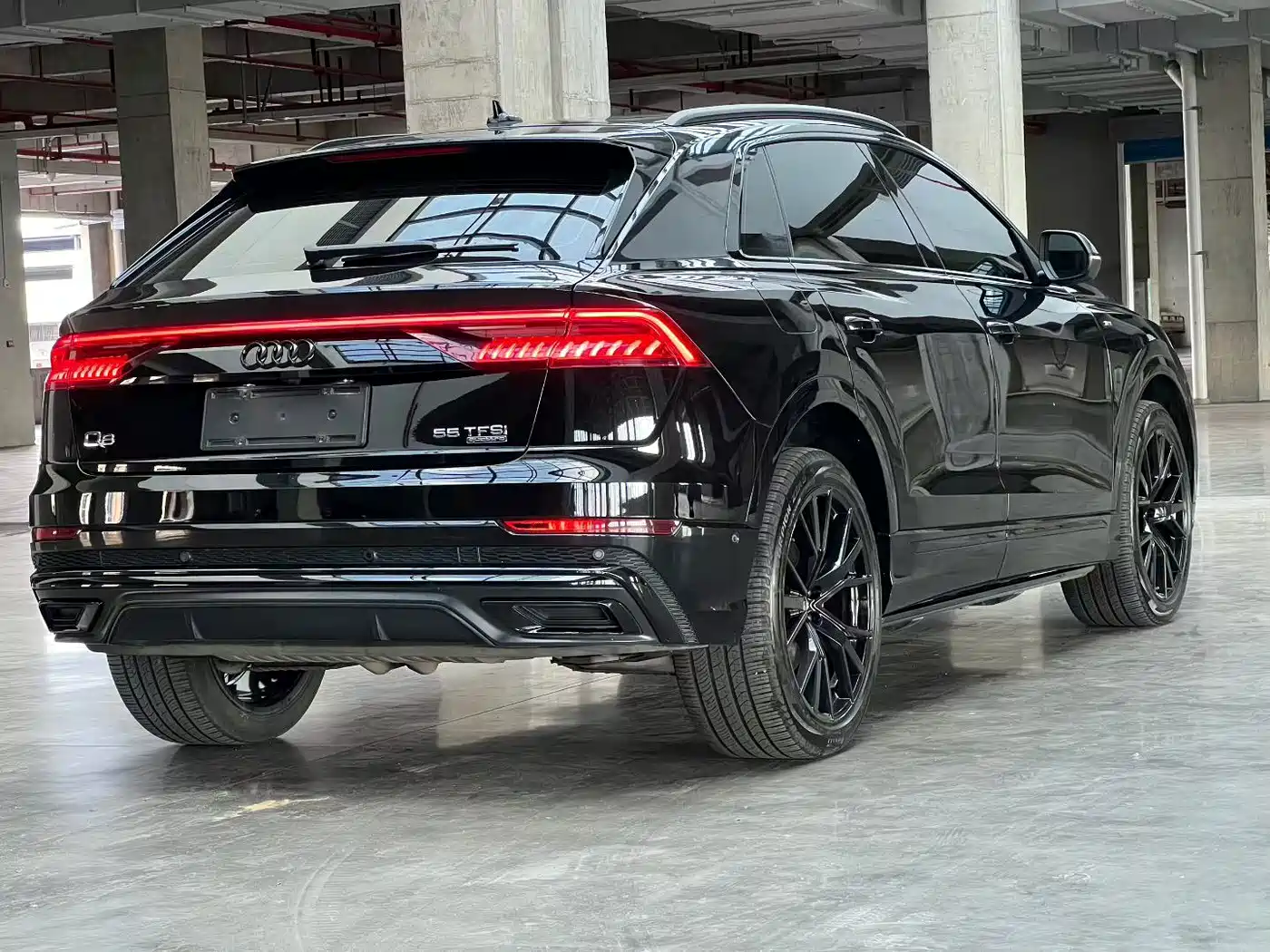 Фото 9 - Audi Q8
